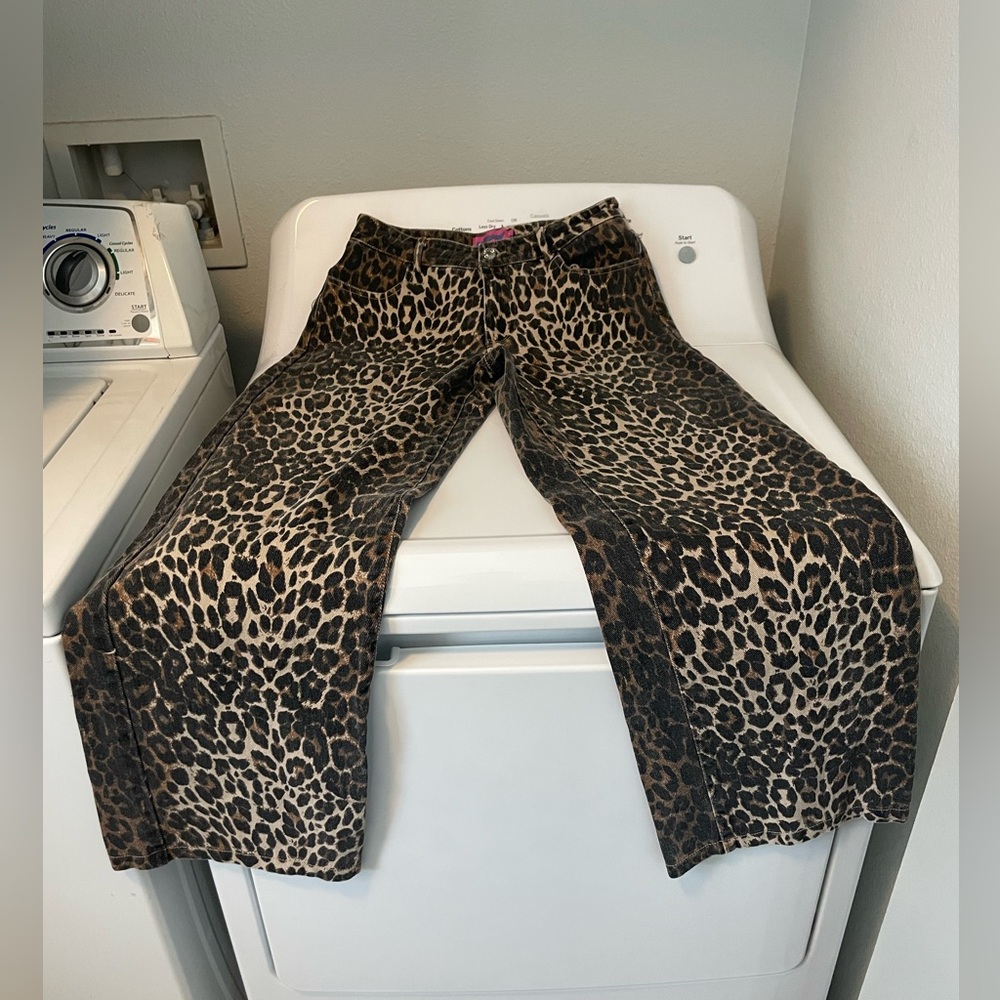 Edikted low rise women’s leopard print jeans. Size S. $25 OBO